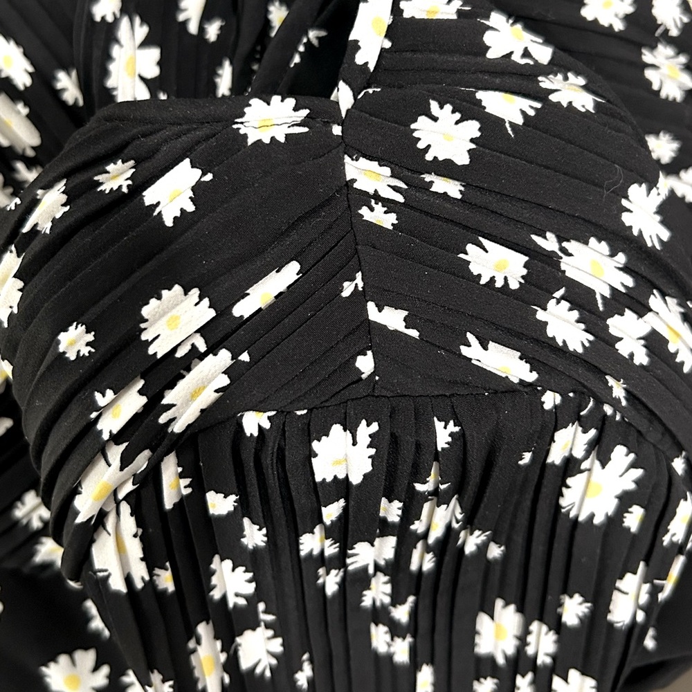 SOLD - Maje Daisy Floral Print Pleated Long Sleeve Crepe Mini
Dress - Picture 12 of 14